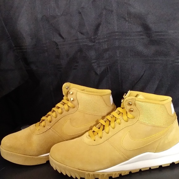 nike hoodland shoes